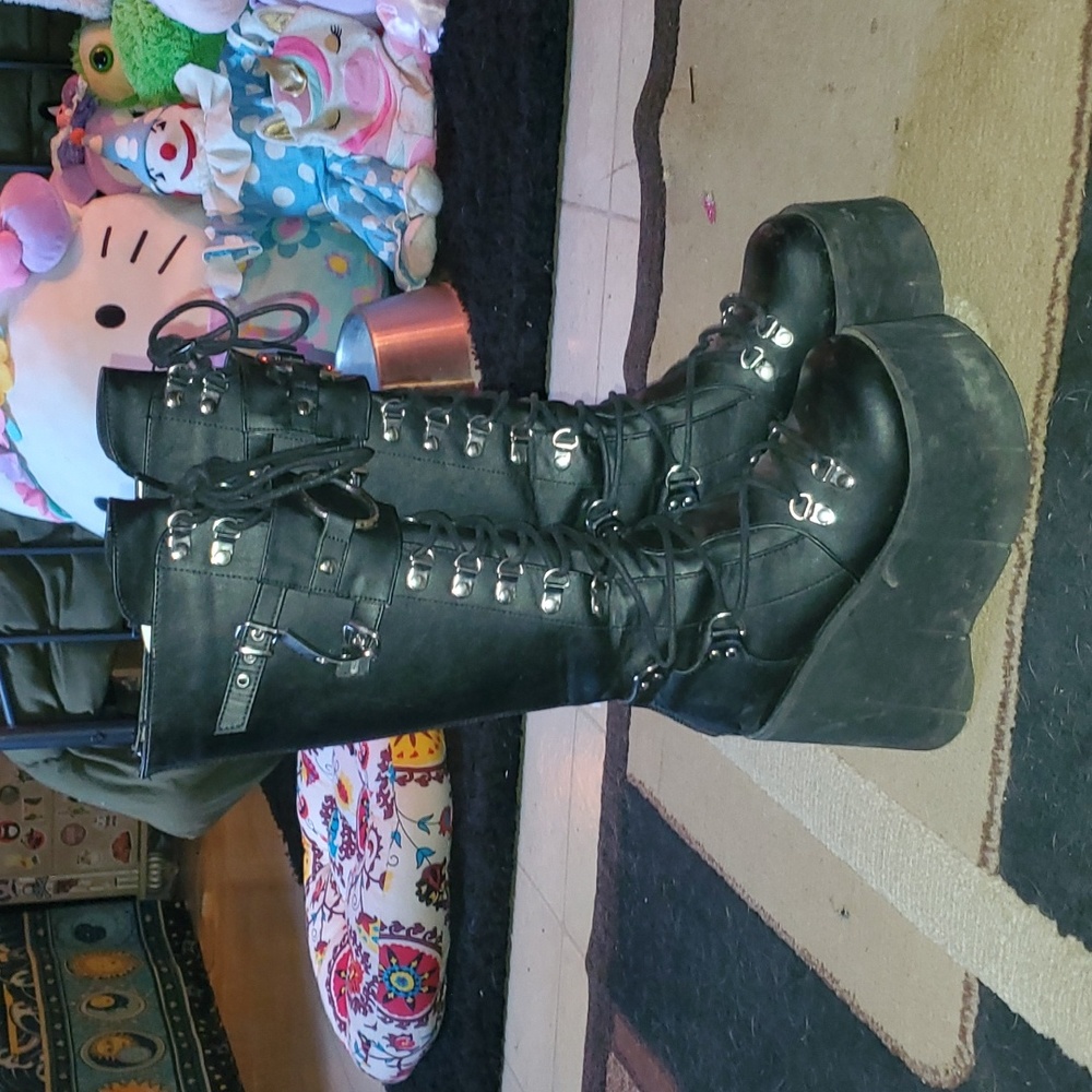 Demonia Kera-200 size 6.5